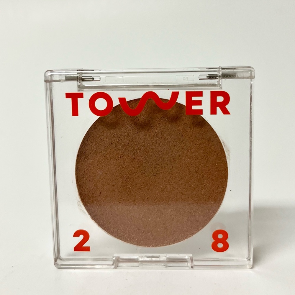 Tower 28 Beauty
Bronzino Illuminating Cream Bronzer Color: Best Coast